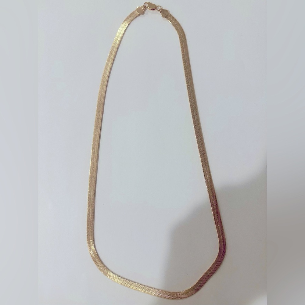 VINTAGE GOLD TONE 24” HERRINGBONE NECKLACE- NEW OLD STOCK